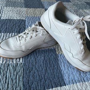 White new kswiss size 8 new worn 2 times.